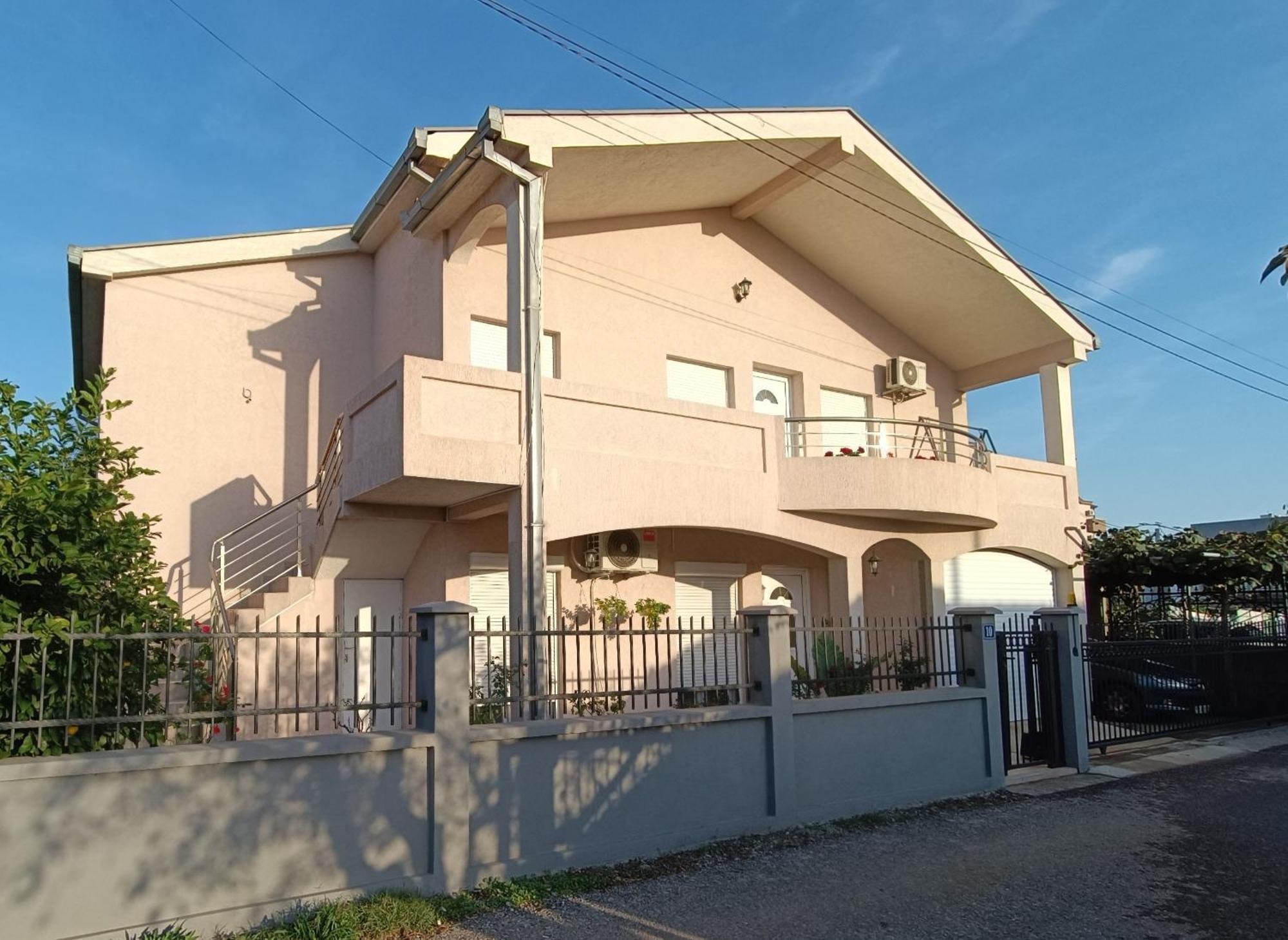 Entire House Floor - 2-Bedroom Cozy & Peaceful Apartment Подгорица Экстерьер фото